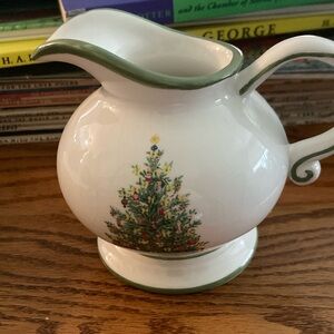 🎅🏻CHRISTOPHER RADKO Holiday Creamer NWT